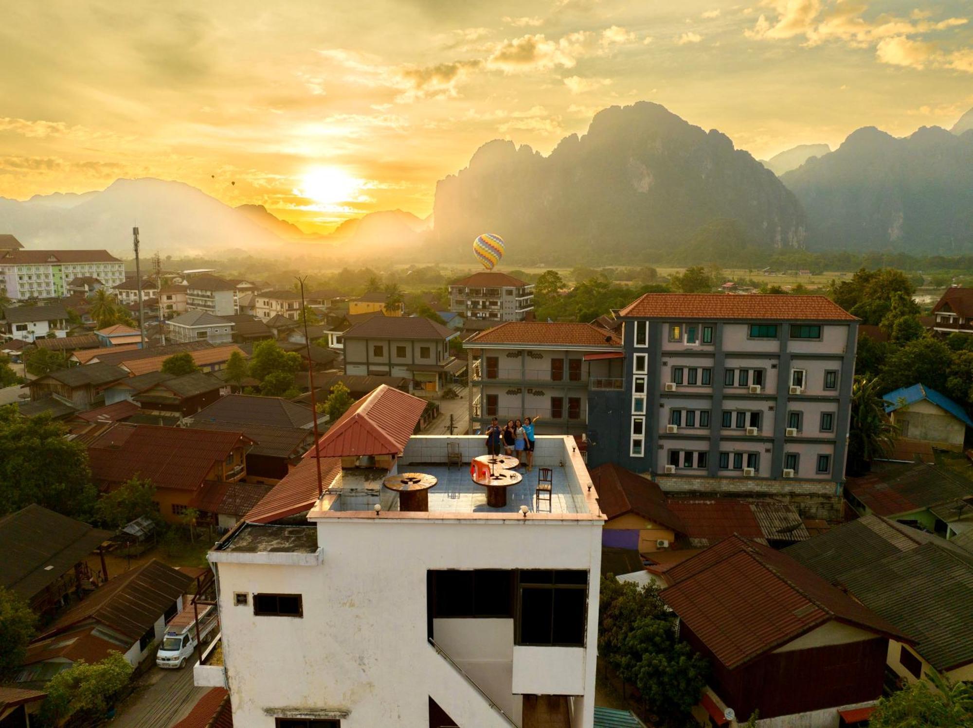 Easy Go Backpacker Hostel Vang Vieng Εξωτερικό φωτογραφία